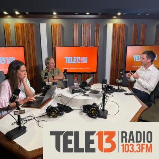 📻 ¡Esta semana estuvimos en @tele13_radio! Nuestro CEO, José Tomás Valente, conversó con @romicapetillo y @diegosanchezjoannon sobre temas clave del mundo financiero:💰 Dismorfia monetaria, 📈 Acciones y portafolios y Educación financiera. Una entrevista llena de aprendizajes y reflexiones para quienes buscan tomar el control de sus finanzas personales. 🙌
👉🏼 Escucha la entrevista completa en el link de nuestra bio.