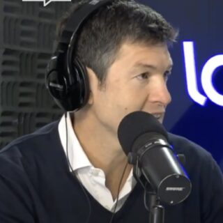 🇦🇷 ¿Invertir en Argentina?
Aunque el panorama parece incierto, hay oportunidades que podrían valer el riesgo.
Si estás dispuesto a asumir volatilidad, este podría ser el momento de mirar al país vecino con atención.

🎙 Ayer, nuestro director comercial y cofundador, Joaquín Rhodius, fue invitado a Radio La Clave para analizar el impacto del fin del cepo cambiario en Argentina, una de las medidas clave del gobierno de Javier Milei.

💬 ¿Invertirías en Argentina hoy?
📲 Descubre más estrategias en nuestro perfil.

#Inversiones #EducacionFinanciera #Argentina #Bonos #RiesgoFinanciero #Betterplan #FinanzasPersonales #inversioninteligente