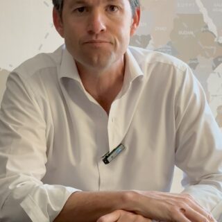 En muchos países, los instrumentos financieros han permitido acceder a créditos a largo plazo, fundamentales para la infraestructura y la compra de vivienda. A través de sistemas como la UF, se ha conseguido un mercado hipotecario estable. 

Es importante comprender cómo estos instrumentos afectan nuestra economía personal a largo plazo, explorando más sobre finanzas personales e inversión.

👉🏼 Educación financiera es clave para planificar con éxito el futuro.
