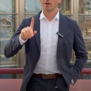 💡 ¿Cuánto gana realmente una familia ABC1?
Muchos creen que pertenecer al segmento ABC1 es sinónimo de lujos extremos: helicópteros, yates y un estilo de vida extravagante. Pero los números cuentan otra historia.

👨‍👩‍👧 Para una familia de 3 personas:

✔️ C1: ingreso mensual desde $1,9 millones
✔️ AB: más de $5,7 millones mensuales

🌱 Si bien $1,9 millones es harta plata, no alcanza para lujos extremos. Ese estilo de vida más extravagante pertenece sólo a un pequeño porcentaje del segmento A.

🔍 Para seguir entendiendo como funciona el mundo financiero, visita nuestro perfil y conoce más.