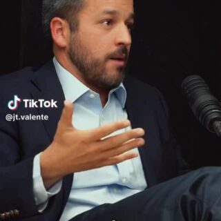 💸 La plata se gana en las crisis.

🎧 Escucha el capítulo completo en YouTube, Spotify y Apple Podcasts.