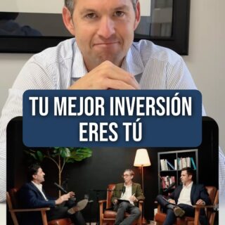 💡 Tu principal activo no está en el mercado.

En este reel, Alejandro Puentes explica por qué el verdadero capital no es solo financiero, sino también —y sobre todo— capital humano. Al inicio de la carrera, aprender más, volverte mejor profesional y enfocarte en lo que sabes hacer suele rendir mucho más que intentar exprimir unos puntos extra a las inversiones.

📈 La clave está en el círculo virtuoso: delegar bien las inversiones, concentrarte en tu profesión, generar más valor y luego invertir esos excedentes con buena asesoría.
