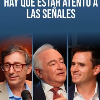 “Algo no cuadraba con el dólar a $39.”
En su luna de miel en Europa se dio cuenta de algo extraño:
Chile tenía un poder de compra demasiado alto para la riqueza real del país.
💡Esa pequeña señal lo llevó a cuestionar uno de los grandes dogmas económicos de la época…
y a anticipar la crisis del 82.
Las crisis casi nunca aparecen de la nada.
Casi siempre dejan pistas antes.
Intentar adivinarlas puede ser útil,
pero basar toda una estrategia en eso es muy difícil.
En el largo plazo, la clave suele ser mucho más simple:
diversificación y constancia.
💬 ¿Crees que hoy estamos viendo señales parecidas?