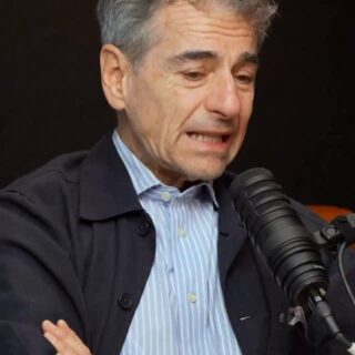 🎙️ ¿Puede funcionar un sistema con 22 partidos políticos?

En este clip, Andrés Velasco analiza el diseño del sistema político chileno y advierte sobre sus consecuencias: partidos debilitados, mayorías inexistentes y gobiernos que nacen con dificultades para gobernar.

Cuando la fragmentación aumenta, la capacidad de tomar decisiones se reduce. Y eso termina afectando crecimiento, inversión y estabilidad.

📊 Una conversación junto a Matías del Río y José Tomás Valente sobre política, gobernabilidad y sus efectos en la economía.

👉 Mira el capítulo completo en YouTube, Spotify o Apple Podcasts.