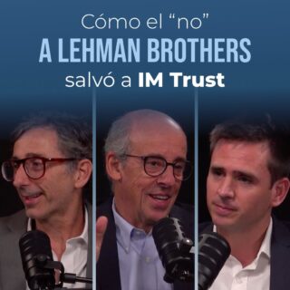 ¿Te imaginas haber firmado con Lehman Brothers meses antes de su histórica caída? 
 
📉 Guillermo Tagle nos cuenta cómo una decisión estratégica (y la intuición de Pedro Donoso) salvó a su compañía de ser parte del colapso financiero más grande del siglo. 😱
A veces, el mejor negocio es el que no se hace. 🧠
 
📺 Escucha el capítulo completo en YouTube, Spotify o Apple Podcasts.